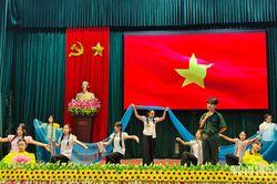 Trung tâm Thanh thiếu nhi tỉnh tổ chức chương trình giao lưu văn nghệ nhân kỷ niệm 79 năm Ngày Thương binh - Liệt sĩ