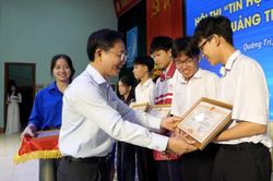 Tổng kết và trao thưởng hội thi 'Tin học trẻ' và cuộc thi 'Sáng tạo trẻ'