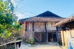 Mái ngói âm dương của người Tày