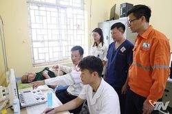 Núi Pháo đưa dịch vụ y tế đến tận nhà, tri ân người có công