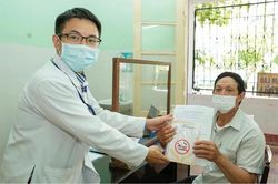 Thêm chế tài để giảm khói thuốc nơi công cộng