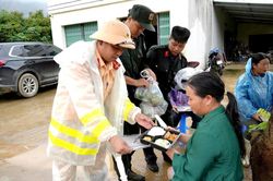 Những bóng áo vàng nơi rốn lũ Mường Than