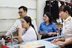 'Cầm tay chỉ việc' đưa ch&iacute;nh s&aacute;ch thuế mới v&agrave;o cuộc sống