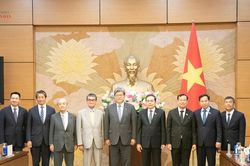Chủ tịch Quốc hội Trần Thanh Mẫn tiếp Quyền Tổng Thư ký Đảng Dân chủ tự do Nhật Bản