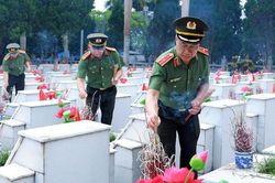 Cụm thi đua số 7 - Bộ C&ocirc;ng an tổ chức c&aacute;c hoạt động tri &acirc;n tại tỉnh Tuy&ecirc;n Quang