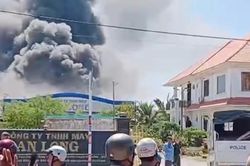 Dập tắt đám cháy tại Công ty May An Long có hàng trăm công nhân