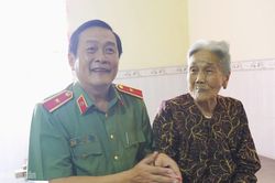 Thăm hỏi, tri ân gia đình chính sách trên địa bàn tỉnh Cà Mau