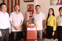 X&atilde; H&aacute;t M&ocirc;n tri &acirc;n c&aacute;c gia đ&igrave;nh ch&iacute;nh s&aacute;ch, người c&oacute; c&ocirc;ng