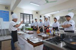 Học nghề: Lựa chọn của những người trẻ thực tế