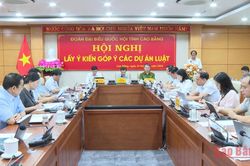 Đo&agrave;n đại biểu Quốc hội lấy &yacute; kiến với một số dự &aacute;n Luật dự kiến tr&igrave;nh Quốc hội