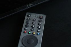 Vì sao hồng ngoại vẫn 'sống' trên điều khiển TV