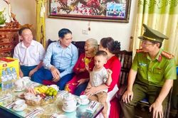 Chủ tịch UBND tỉnh Nghệ An dâng hương tri ân các Anh hùng, liệt sĩ tại Nghĩa trang quốc tế Việt - Lào