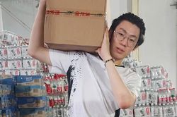 Thi đại học xong, nam sinh nói dối bố mẹ là đi du lịch để cứu trợ vùng lũ