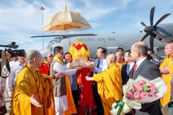 Triệu người Việt nối dài hành trình xá lợi Đức Phật