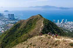 Chạy từ biển lên núi Cô Tiên: Kiểu 'đổi gió' khi du lịch Nha Trang