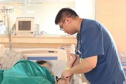 Nam sinh 15 tuổi đột quỵ, bác sĩ cảnh báo dấu hiệu không nên bỏ qua