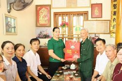 Xã Cổ Đô tri ân người có công, hỗ trợ hộ nghèo xây nhà mới