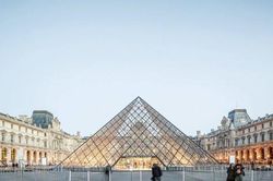 Bảo tàng Louvre mở lại phòng trưng bày sau vụ trộm 102 triệu USD