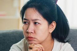 3 việc cha mẹ làm khi về già có thể khiến con cái tuổi trung niên kiệt sức