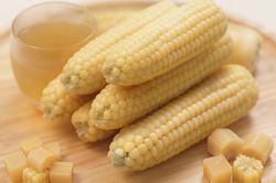 5 lợi &iacute;ch sức khỏe khi ăn ng&ocirc; luộc v&agrave;o buổi s&aacute;ng