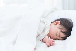 Tại sao trẻ lại nghiến răng và khi nào cần can thiệp điều trị?