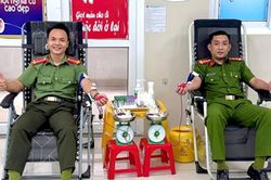 Cán bộ công an Quảng Trị hiến máu cứu cháu bé nguy kịch