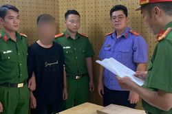 Dụ bé gái chưa đủ 13 tuổi ra khỏi ký túc xá trong đêm để hiếp dâm