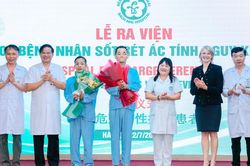 Chạy đua giành sự sống cho 2 bệnh nhân sốt rét ác tính: Khi người thầy thuốc không được phép bỏ cuộc...
