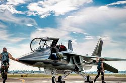 Huấn luyện cơ T-7 Red Hawk sẽ được lắp ráp tại Anh