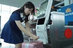 Khách bay quốc tế có thể tự làm thủ tục gửi hành lý tại sân bay Nội Bài
