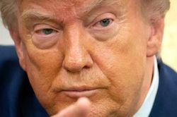 Tổng thống Trump phê chuẩn thỏa thuận hạt nhân với Ảrập Xêút