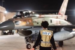 Vì sao Israel 'án binh bất động' khi Mỹ nối lại không kích Iran?