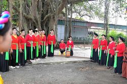 Giữ nhịp h&aacute;t trống qu&acirc;n