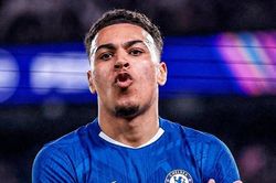'Cơn điên' mua sắm của Premier League