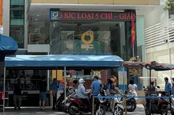 Kh&aacute;ch đến b&aacute;n v&agrave;ng, kim cương tại SJC tăng đột biến