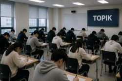 Gian lận TOPIK: Điểm đ&atilde; d&ugrave;ng xin visa, học bổng c&oacute; thể bị hủy thế n&agrave;o?