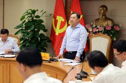 Ph&oacute; Thủ tướng Thường trực nghe b&aacute;o c&aacute;o, đ&ocirc;n đốc tiến độ tuyến đường kết nối s&acirc;n bay Gia B&igrave;nh &ndash; H&agrave; Nội