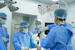 T&iacute;ch hợp robot v&agrave; định vị 3D, n&acirc;ng cao hiệu quả phẫu thuật cột sống
