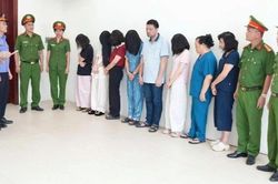 Nghệ An: Triệt x&oacute;a đường d&acirc;y n&uacute;p b&oacute;ng ph&ograve;ng kh&aacute;m 'vẽ bệnh' để lừa dối kh&aacute;ch h&agrave;ng