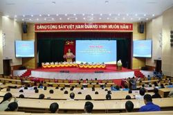 Chủ tịch Ủy ban nhân dân tỉnh Hưng Yên đối thoại với đoàn viên, công nhân, viên chức, người lao động