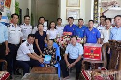 Bộ Tư lệnh V&ugrave;ng Cảnh s&aacute;t biển 2 đẩy mạnh c&aacute;c hoạt động 'Đền ơn đ&aacute;p nghĩa', tri &acirc;n người c&oacute; c&ocirc;ng với c&aacute;ch mạng