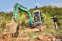 Cựu quân nhân phát triển kinh tế bằng nghề lái máy xúc