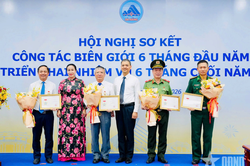 Đ&agrave; Nẵng: Trao Bằng khen của Thủ tướng v&agrave; Kỷ niệm chương 'V&igrave; sự nghiệp bi&ecirc;n giới, l&atilde;nh thổ quốc gia'