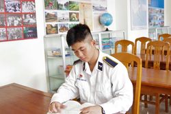 Nghị lực vượt khó của học viên sĩ quan hải quân mồ côi