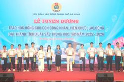 Trao gần 490 triệu đồng học bổng cho con đoàn viên, người lao động