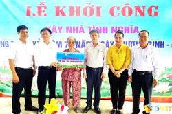 Cảng Hàng không quốc tế Đà Nẵng hỗ trợ 250 triệu đồng xây nhà tình nghĩa cho thân nhân liệt sĩ