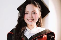 Đặt mục ti&ecirc;u ngay từ năm thứ nhất, nữ sinh KHXH&NV tốt nghiệp sớm v&agrave; trở th&agrave;nh thủ khoa đầu ra