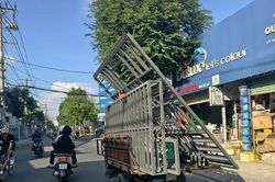 Xe ba gác chở hàng cồng kềnh