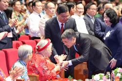 Huy động to&agrave;n x&atilde; hội thực hiện thật tốt phong tr&agrave;o 'Đền ơn đ&aacute;p nghĩa'