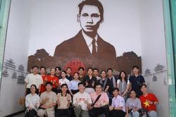 Theo dấu ch&acirc;n B&aacute;c, bồi đắp l&ograve;ng y&ecirc;u nước cho lưu học sinh Việt Nam tại Th&aacute;i Lan